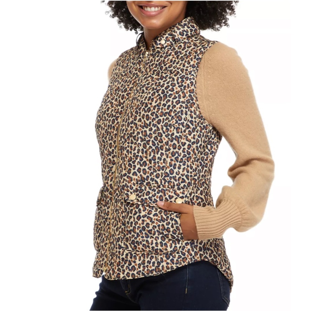 NWT! Crown & Ivy leopard print puffer vest size L